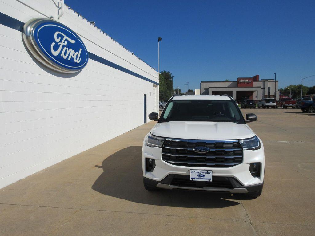 new 2025 Ford Explorer car