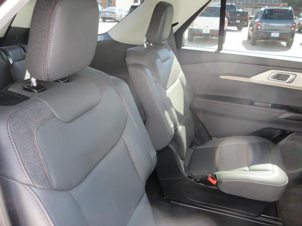new 2025 Ford Explorer car