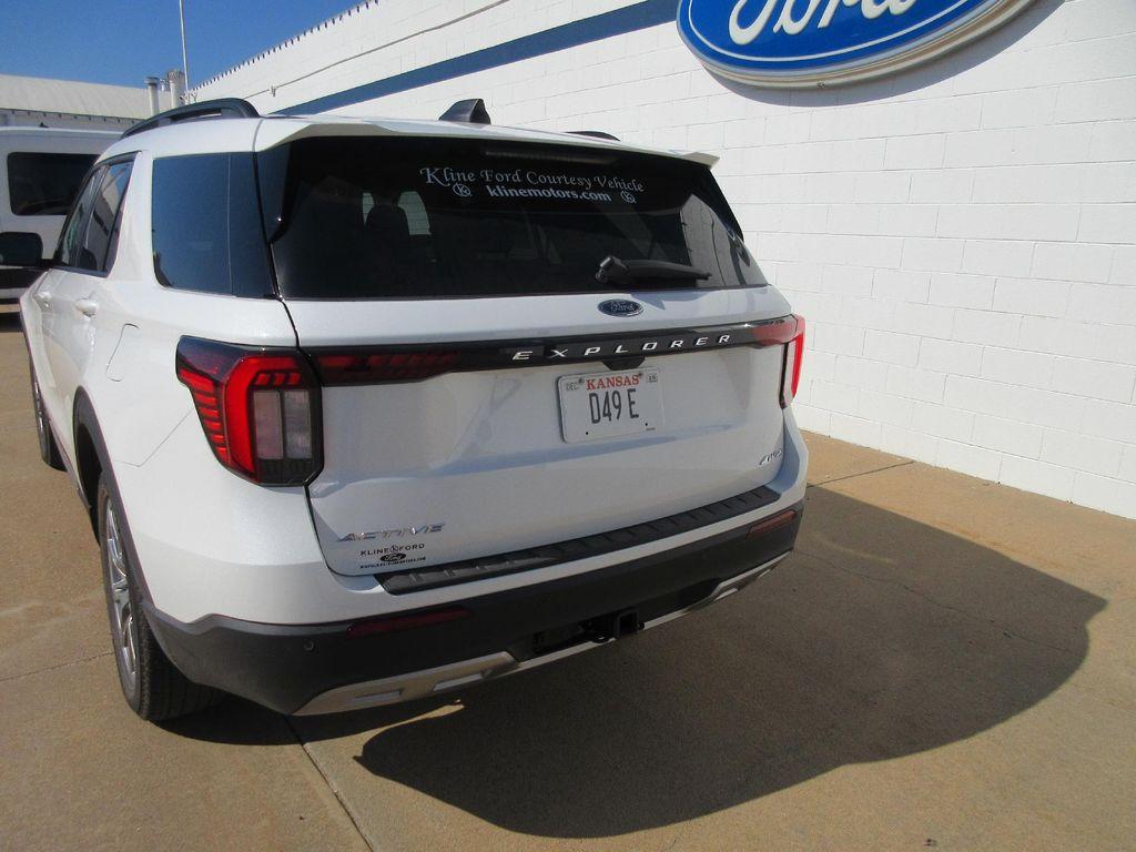 new 2025 Ford Explorer car