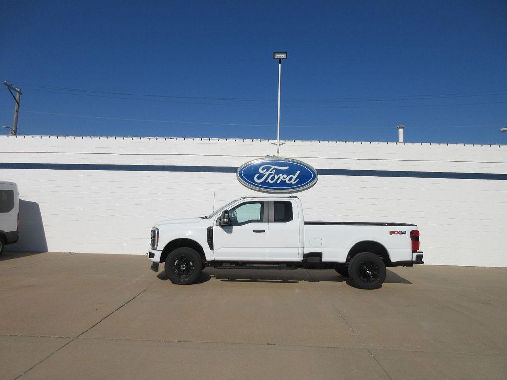 new 2025 Ford F-350 car