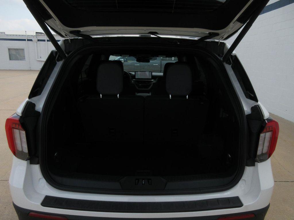 new 2025 Ford Explorer car