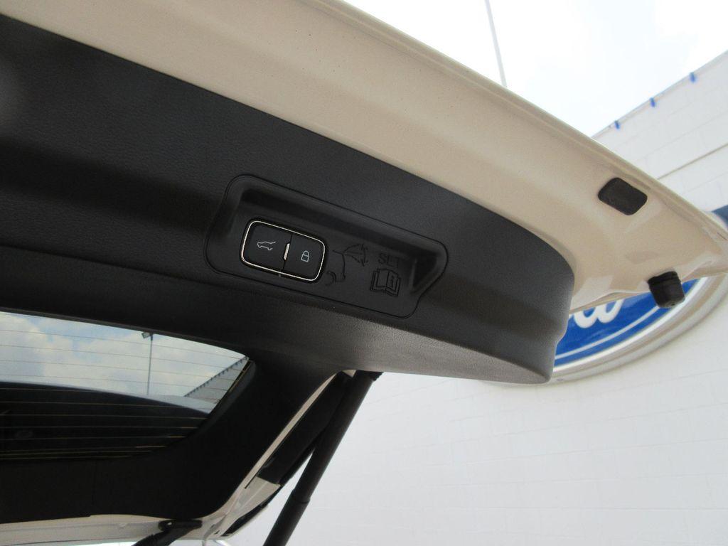 new 2025 Ford Explorer car