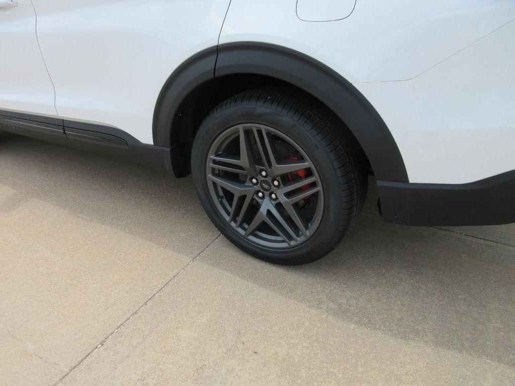 new 2025 Ford Explorer car