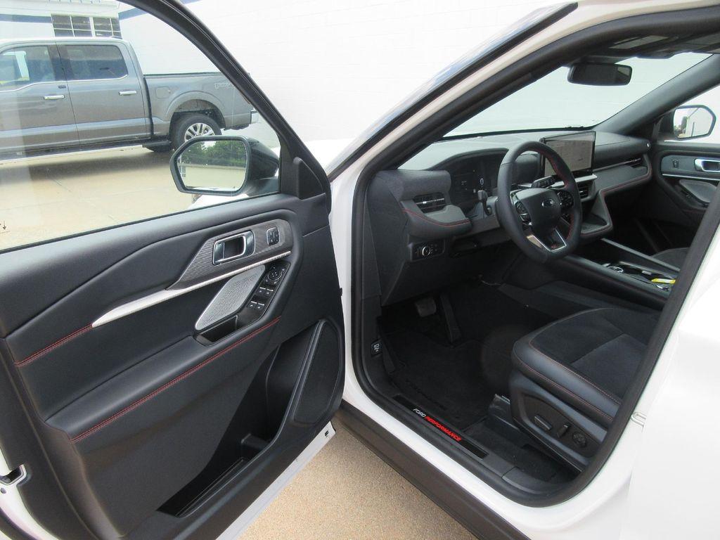 new 2025 Ford Explorer car