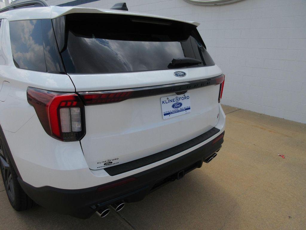 new 2025 Ford Explorer car
