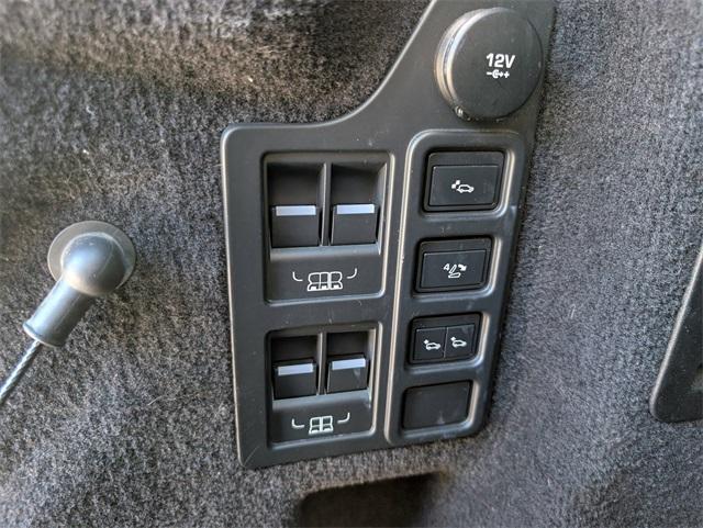 used 2020 Land Rover Discovery car, priced at $22,990