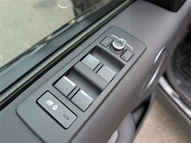 used 2020 Land Rover Discovery car, priced at $25,330