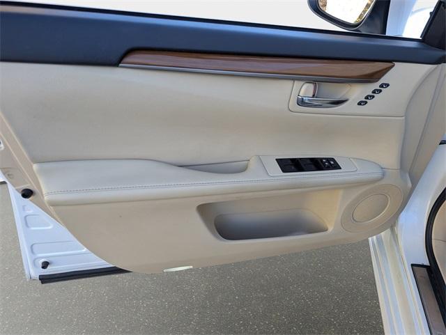 used 2014 Lexus ES 300h car, priced at $16,220