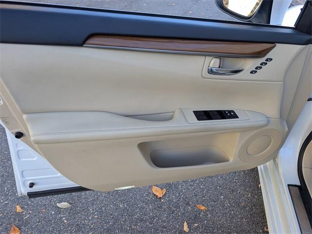 used 2014 Lexus ES 300h car, priced at $16,220