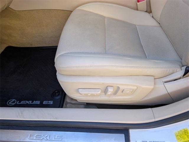 used 2014 Lexus ES 300h car, priced at $16,220