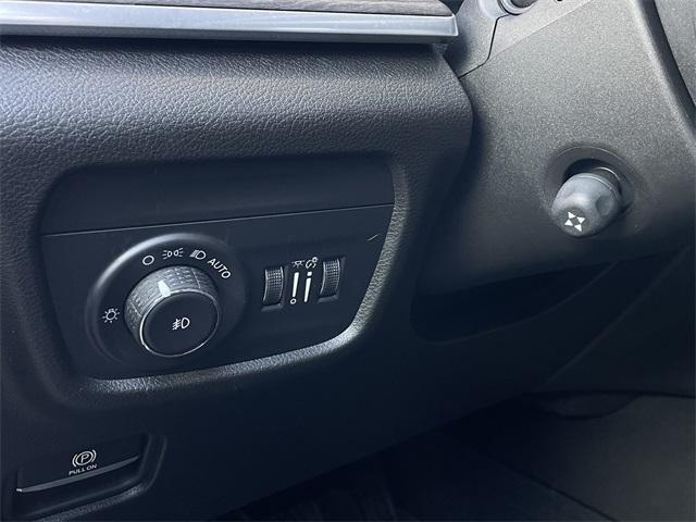 used 2023 Jeep Grand Cherokee car, priced at $37,770