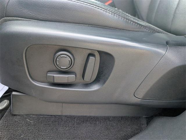 used 2018 Land Rover Discovery car, priced at $17,330