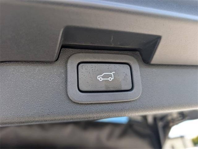 used 2018 Land Rover Discovery car, priced at $17,330