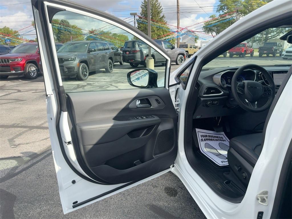new 2026 Chrysler Pacifica car, priced at $45,040