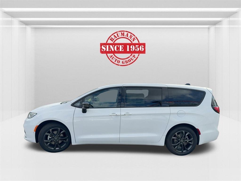 new 2026 Chrysler Pacifica car, priced at $44,290