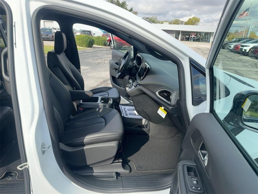 new 2026 Chrysler Pacifica car, priced at $44,290