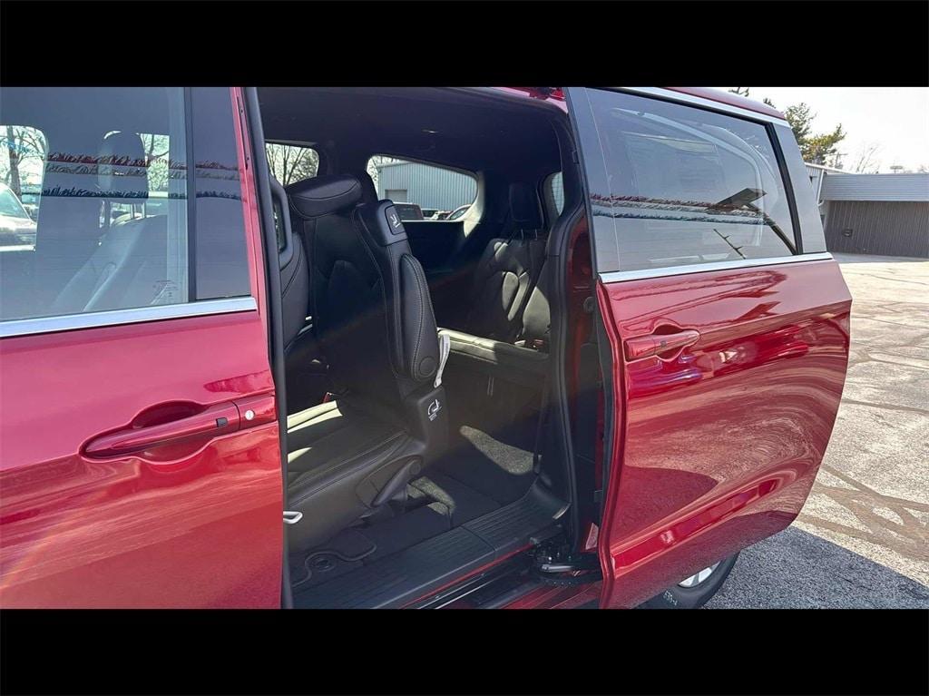 new 2025 Chrysler Pacifica car, priced at $41,507