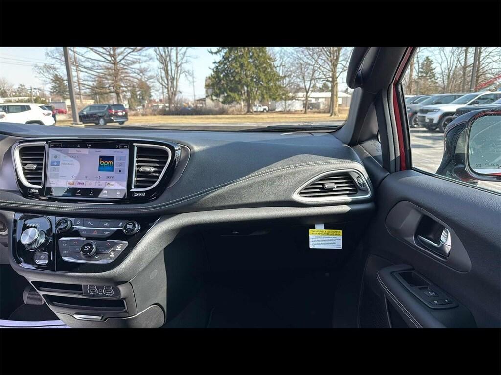 new 2025 Chrysler Pacifica car, priced at $44,668
