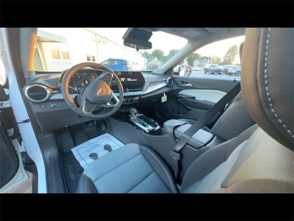 new 2025 Chevrolet Trax car, priced at $25,750