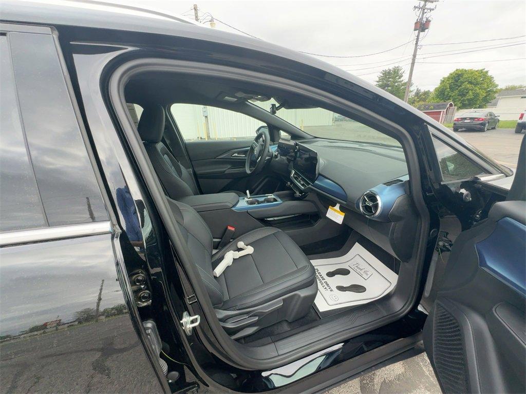 new 2025 Chevrolet Equinox EV car, priced at $43,590