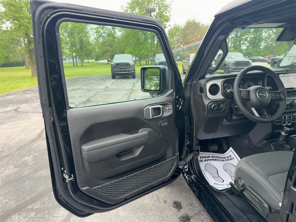 new 2025 Jeep Wrangler car, priced at $47,131