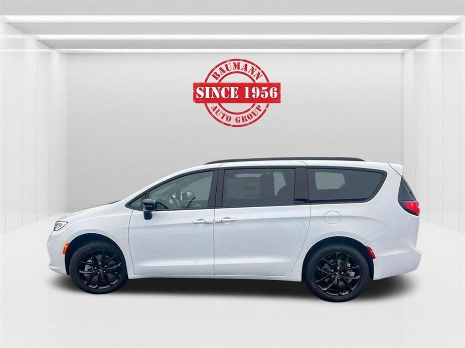 new 2024 Chrysler Pacifica car, priced at $40,829