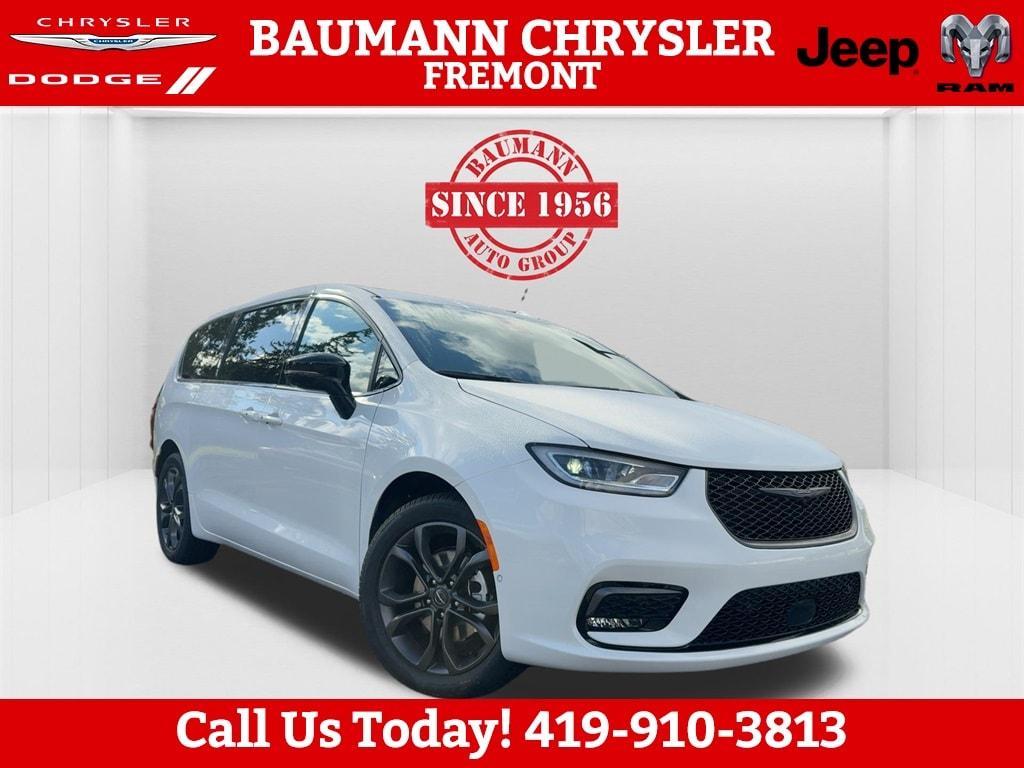 new 2026 Chrysler Pacifica car, priced at $44,290