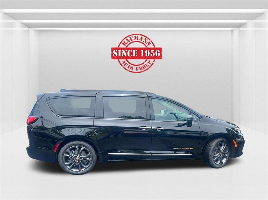 new 2024 Chrysler Pacifica car, priced at $38,536