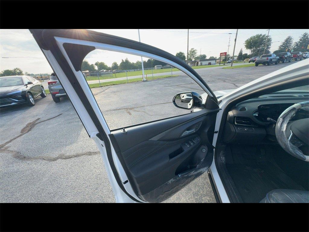 new 2025 Buick Envista car, priced at $29,525