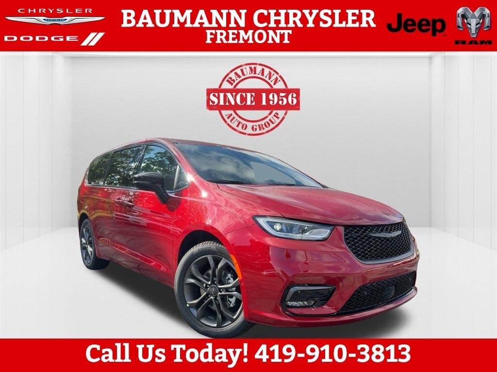 new 2026 Chrysler Pacifica car, priced at $44,785