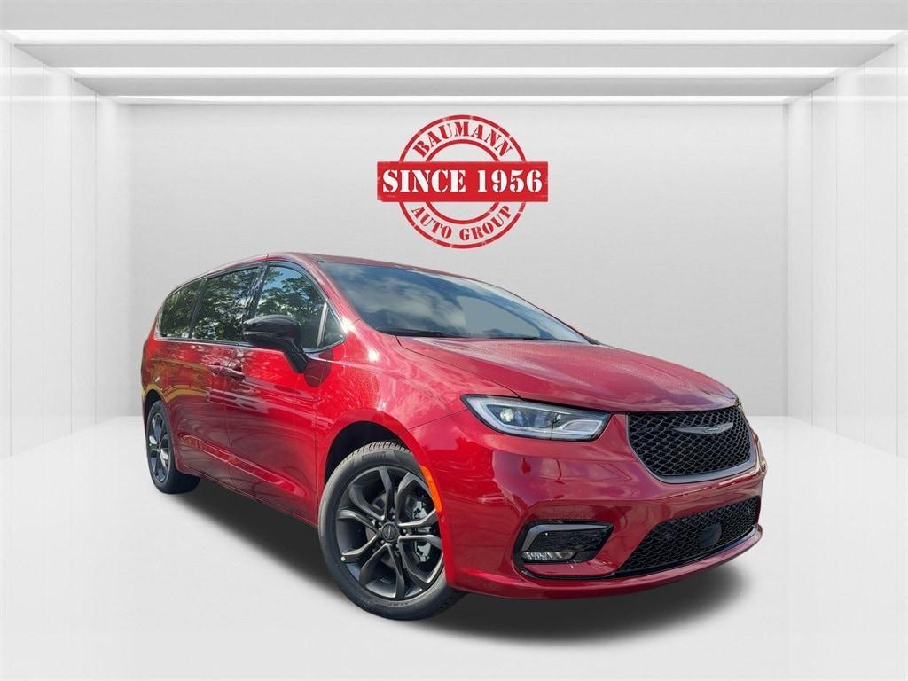 new 2026 Chrysler Pacifica car, priced at $45,535