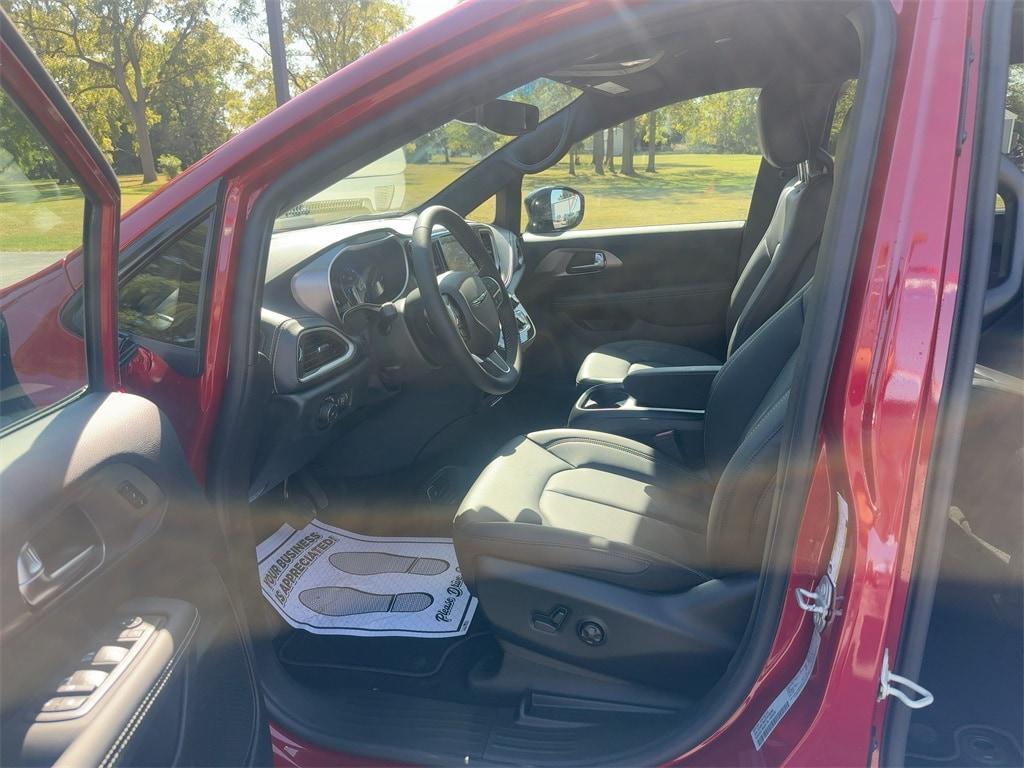 new 2026 Chrysler Pacifica car, priced at $44,785