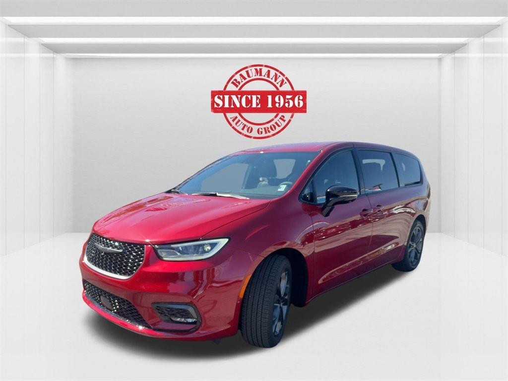 new 2026 Chrysler Pacifica car, priced at $44,785