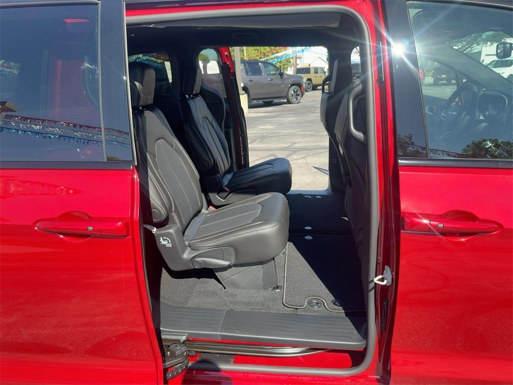 new 2026 Chrysler Pacifica car, priced at $44,785