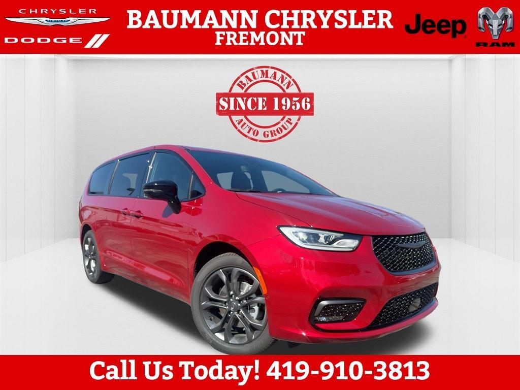 new 2026 Chrysler Pacifica car, priced at $44,785