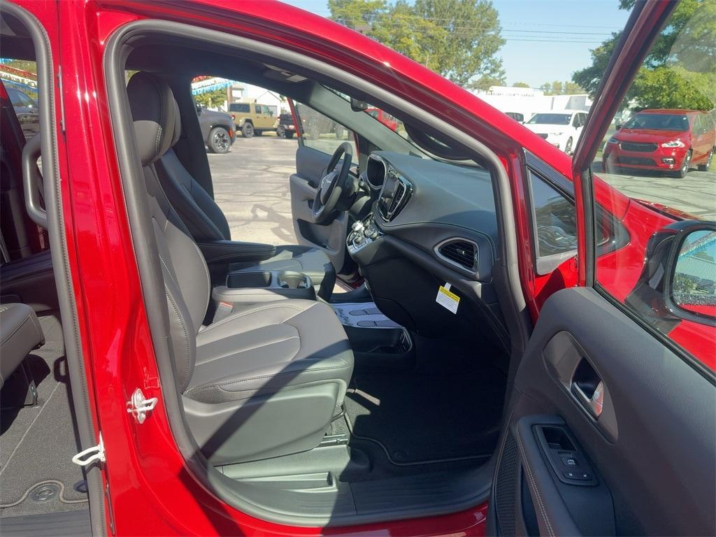 new 2026 Chrysler Pacifica car, priced at $44,785