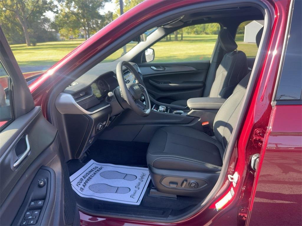 new 2025 Jeep Grand Cherokee L car, priced at $42,620