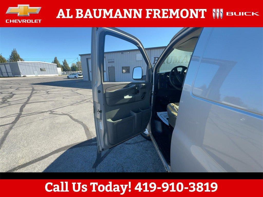 used 2005 GMC Savana 2500 car, priced at $5,994