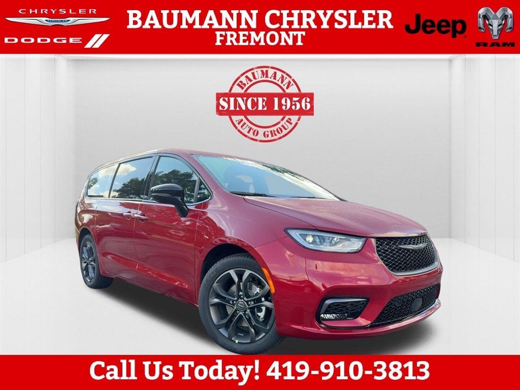 new 2026 Chrysler Pacifica car, priced at $44,785