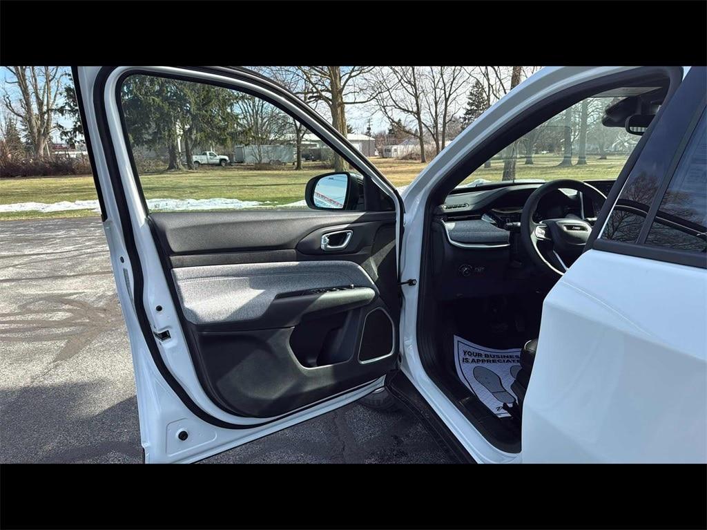 new 2025 Jeep Compass car, priced at $26,322