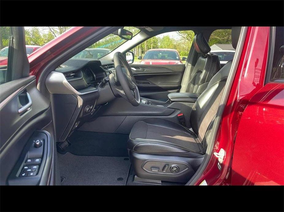 new 2024 Jeep Grand Cherokee car, priced at $41,597