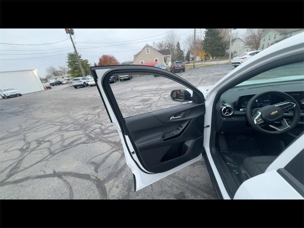 new 2026 Chevrolet Equinox car, priced at $32,545