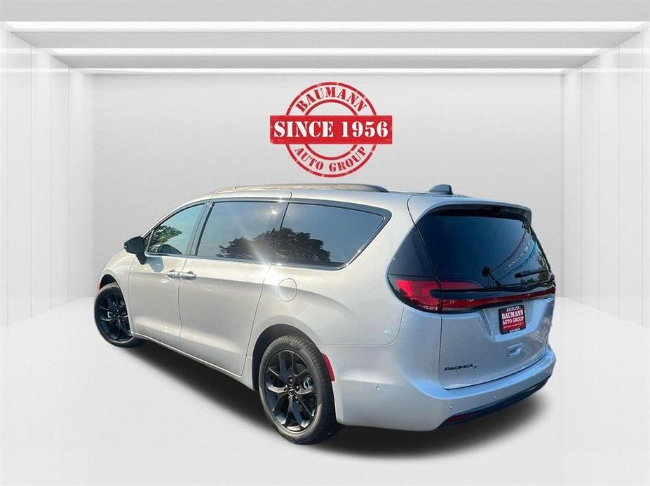 new 2024 Chrysler Pacifica car, priced at $39,822