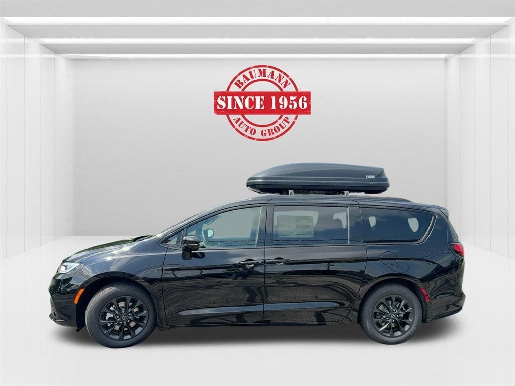 new 2025 Chrysler Pacifica car, priced at $40,870