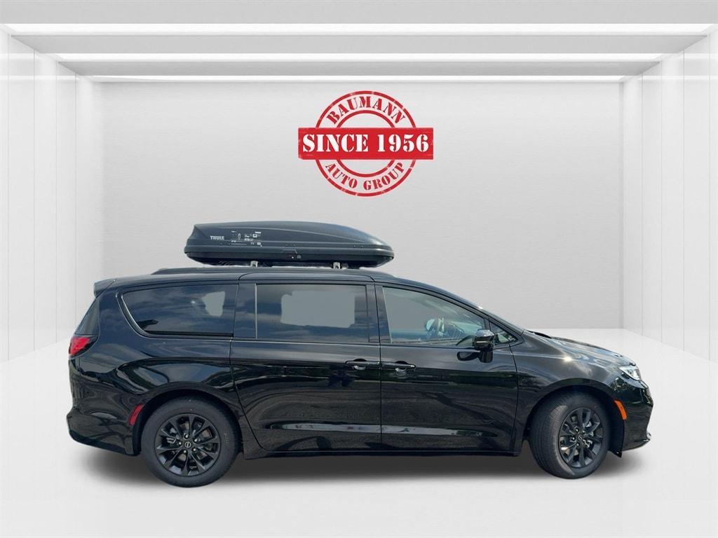 new 2025 Chrysler Pacifica car, priced at $40,870