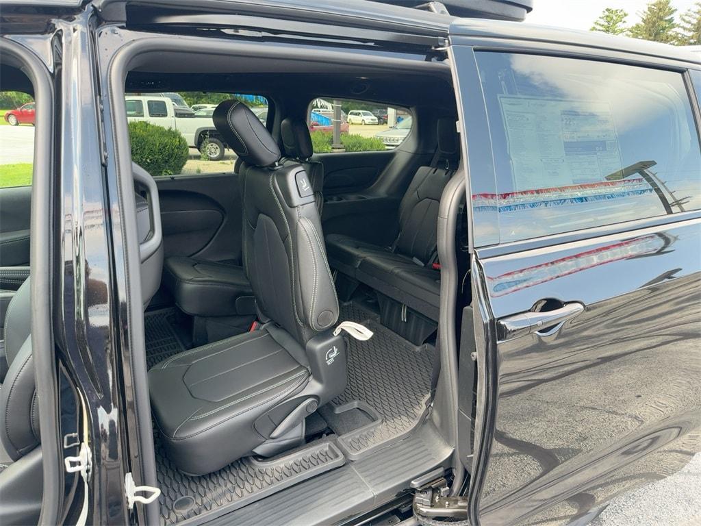 new 2025 Chrysler Pacifica car, priced at $40,870