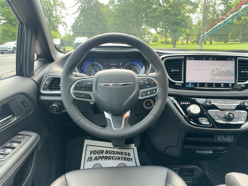 new 2025 Chrysler Pacifica car, priced at $40,870