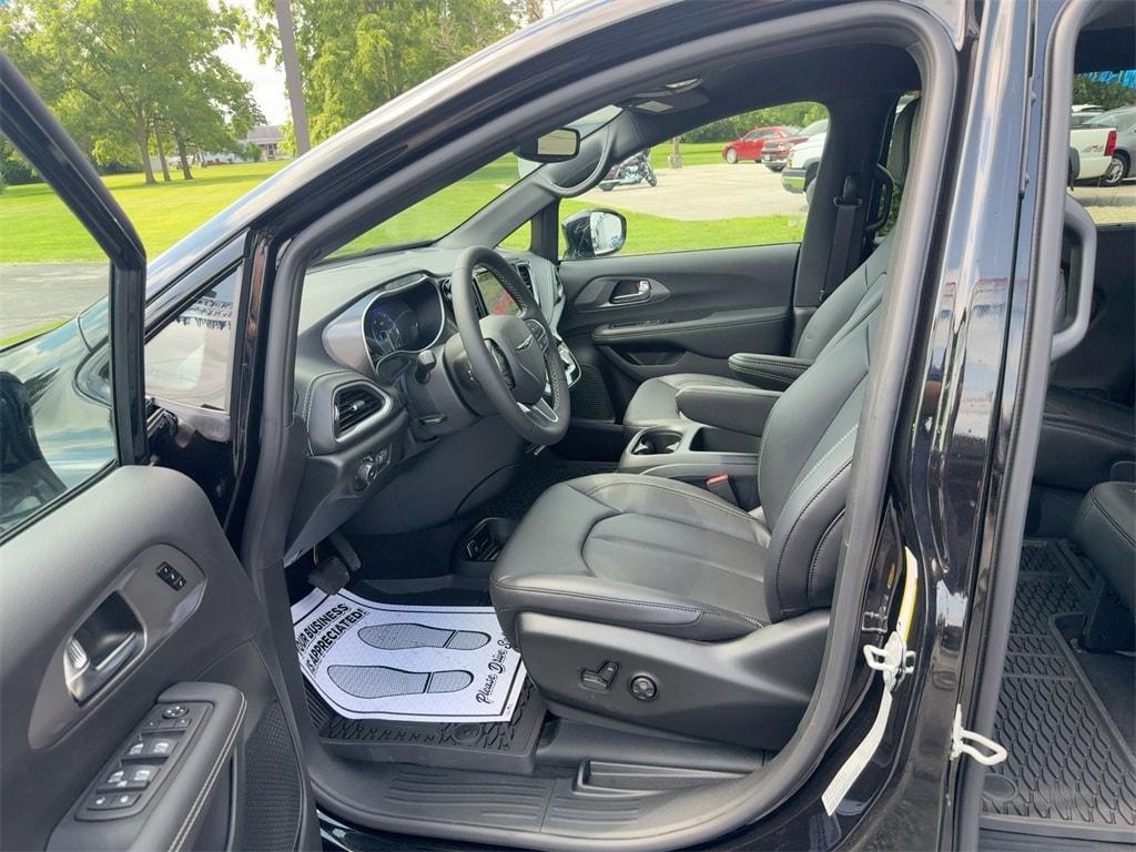 new 2025 Chrysler Pacifica car, priced at $40,870