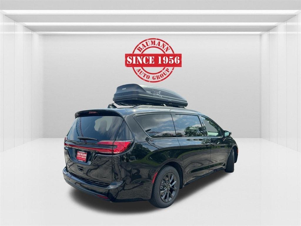 new 2025 Chrysler Pacifica car, priced at $40,870