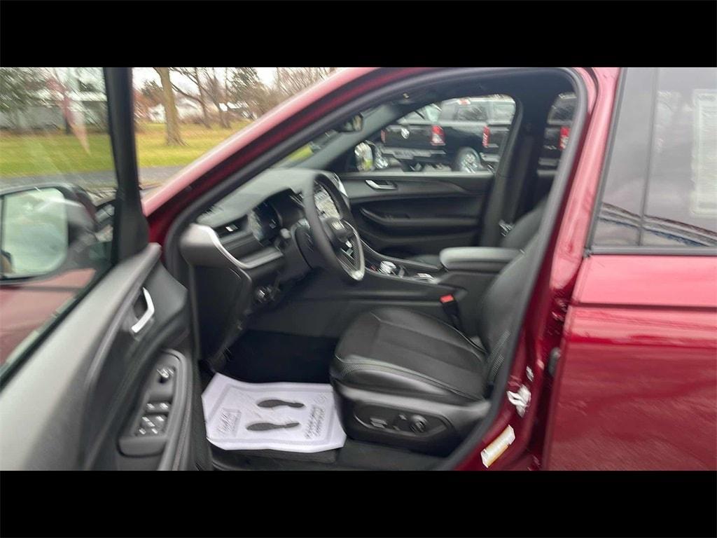 new 2024 Jeep Grand Cherokee car, priced at $49,030